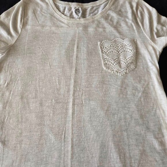 Women's Size Medium Short Sleeve Tee W/Embroidered Lace Pocket - Picture 2 of 9